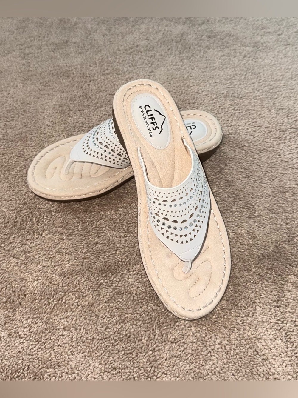 Cliffs by White Mountain Cienna White Rhinestone Wedge Thong Sandals Women’s 7M